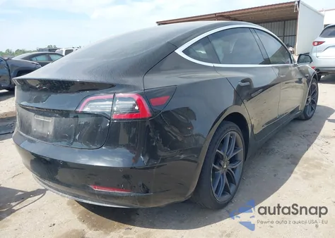 2018 Tesla Model 3 Long Range/Mid Range z USA, uszkodzony, nr VIN 5YJ3E1EA3JF135823